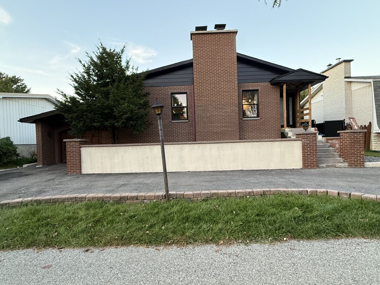 Extérieur de maison montréalaise après la finition Prime Spray